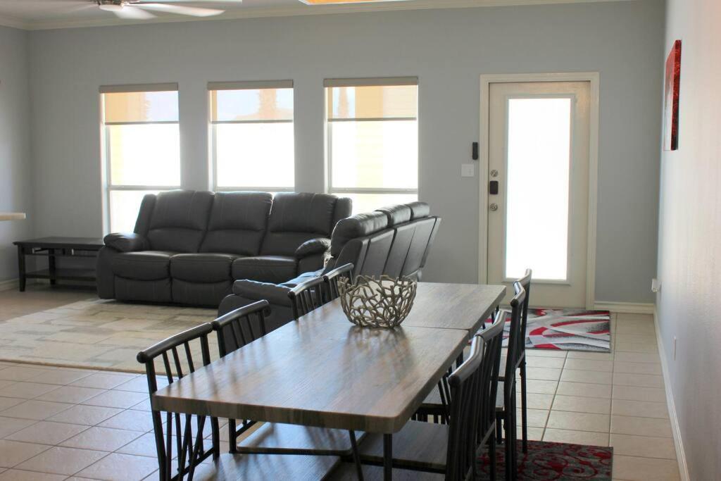 Spacious Home, Short Walk To Beach, Heated Pool! Corpus Christi Eksteriør billede